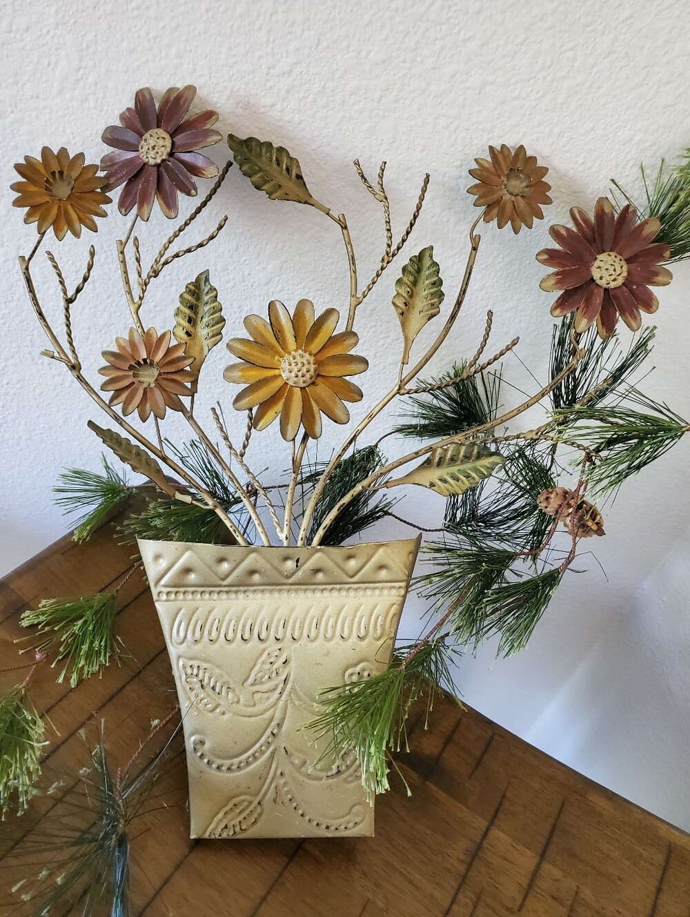 Daisy Bouquet Wall Sculpture Pocket Gold Tole Floral Art Vintage MCM Metal